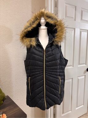 Women's Black Puffer Vest with Faux Fur Trim Hood